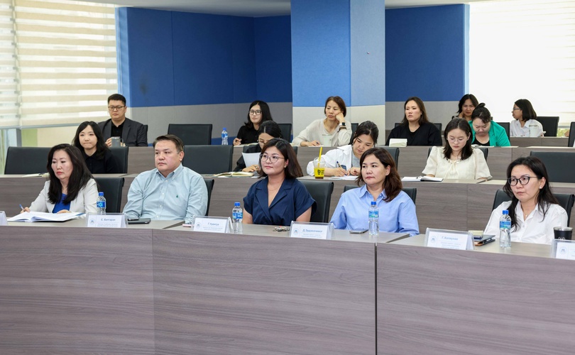 Judicial researchers presented their research